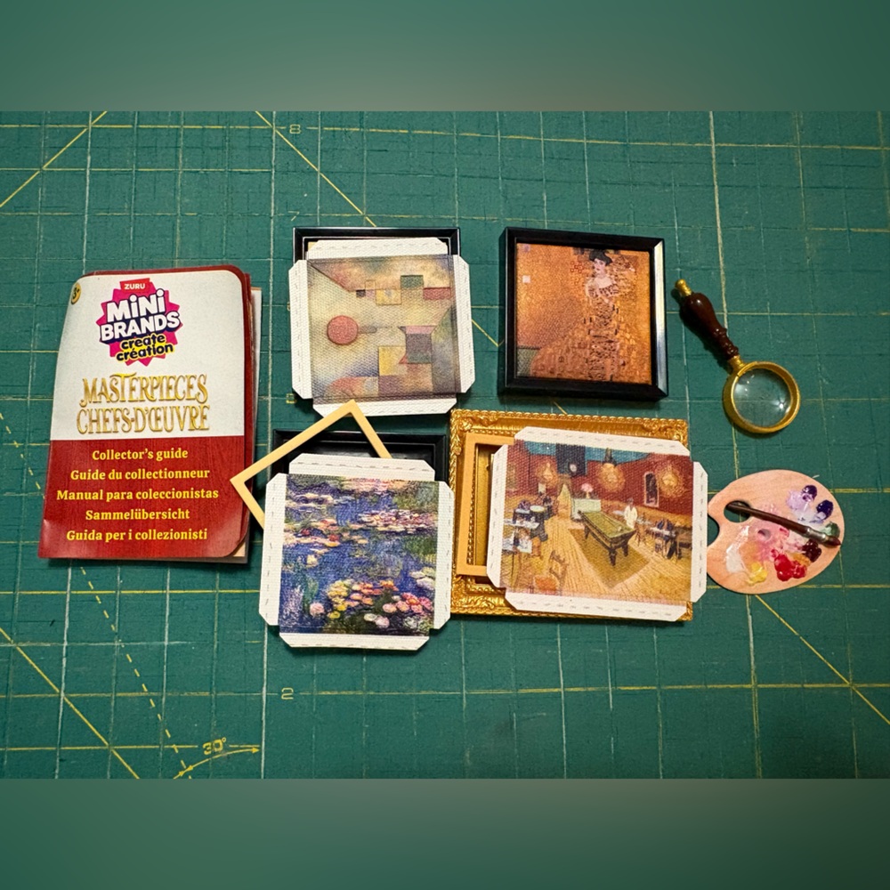 Mini Brands Masterpieces - Set of 4 with 2 accessories